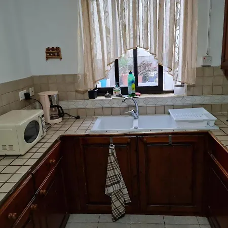 4 Bedrooms House At 15 Minutes To Paceville Apartment *