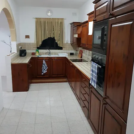 Apartment 4 Bedrooms House At 15 Minutes To Paceville Saint Julian's