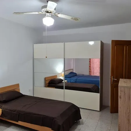 4 Bedrooms House At 15 Minutes To Paceville Lägenhet *