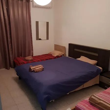 4 Bedrooms House At 15 Minutes To Paceville דירה *