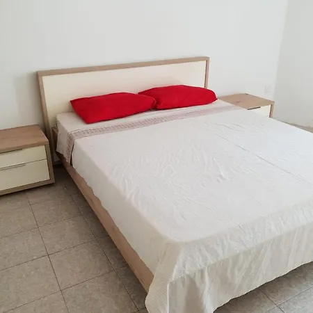 Apartment 4 Bedrooms House At 15 Minutes To Paceville