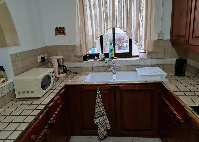 4 Bedrooms House At 15 Minutes To Paceville Apartment *