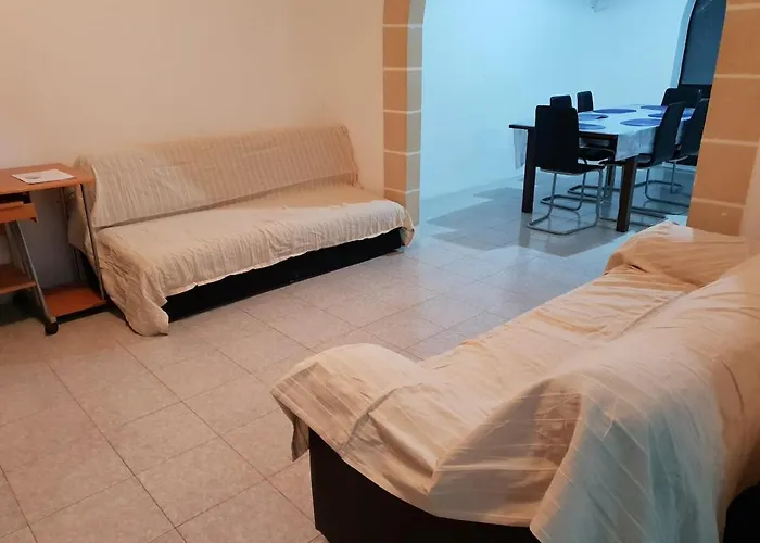 4 Bedrooms House At 15 Minutes To Paceville Apartment