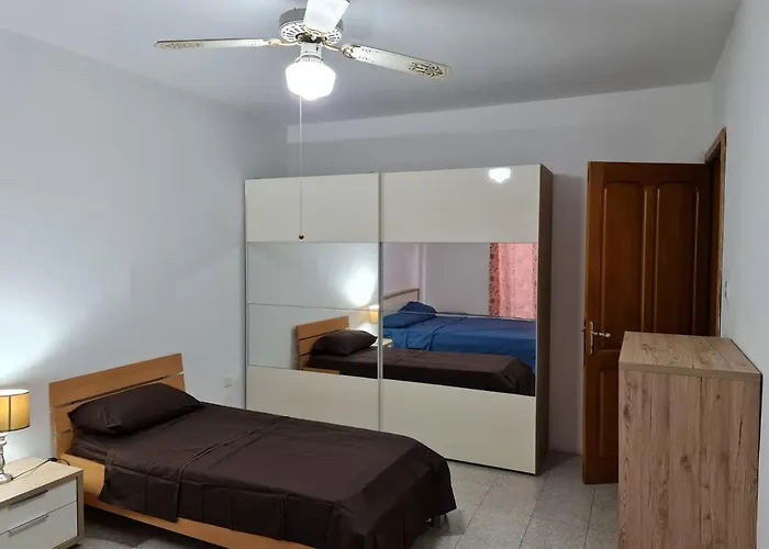 4 Bedrooms House At 15 Minutes To Paceville Apartment *