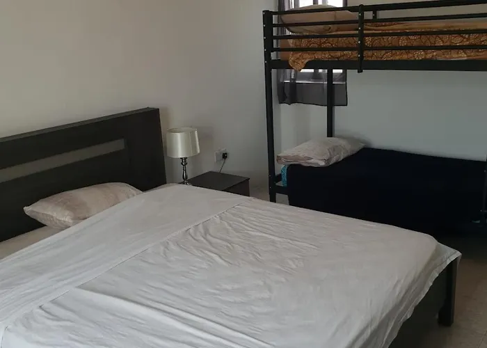 4 Bedrooms House At 15 Minutes To Paceville Apartment *