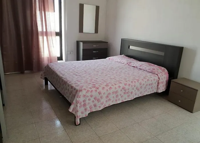 4 Bedrooms House At 15 Minutes To Paceville Apartment